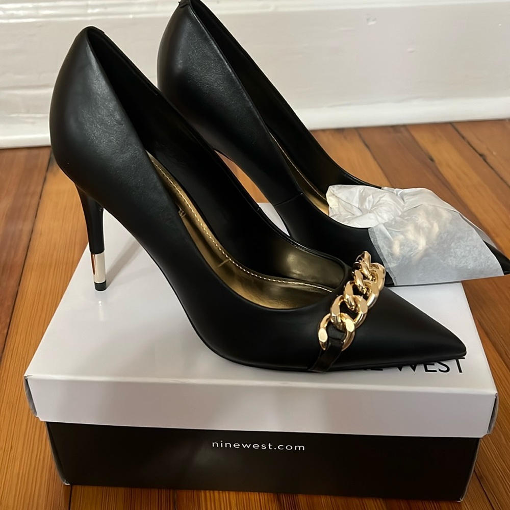 NWT Nine West Black and Gold heels